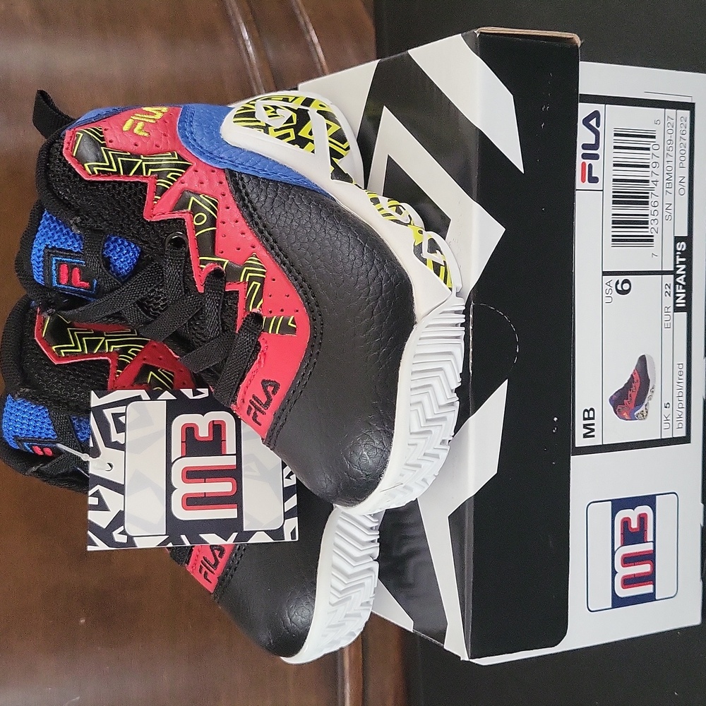 NEW Fila Aztec style infant sneakers Size 6 with box